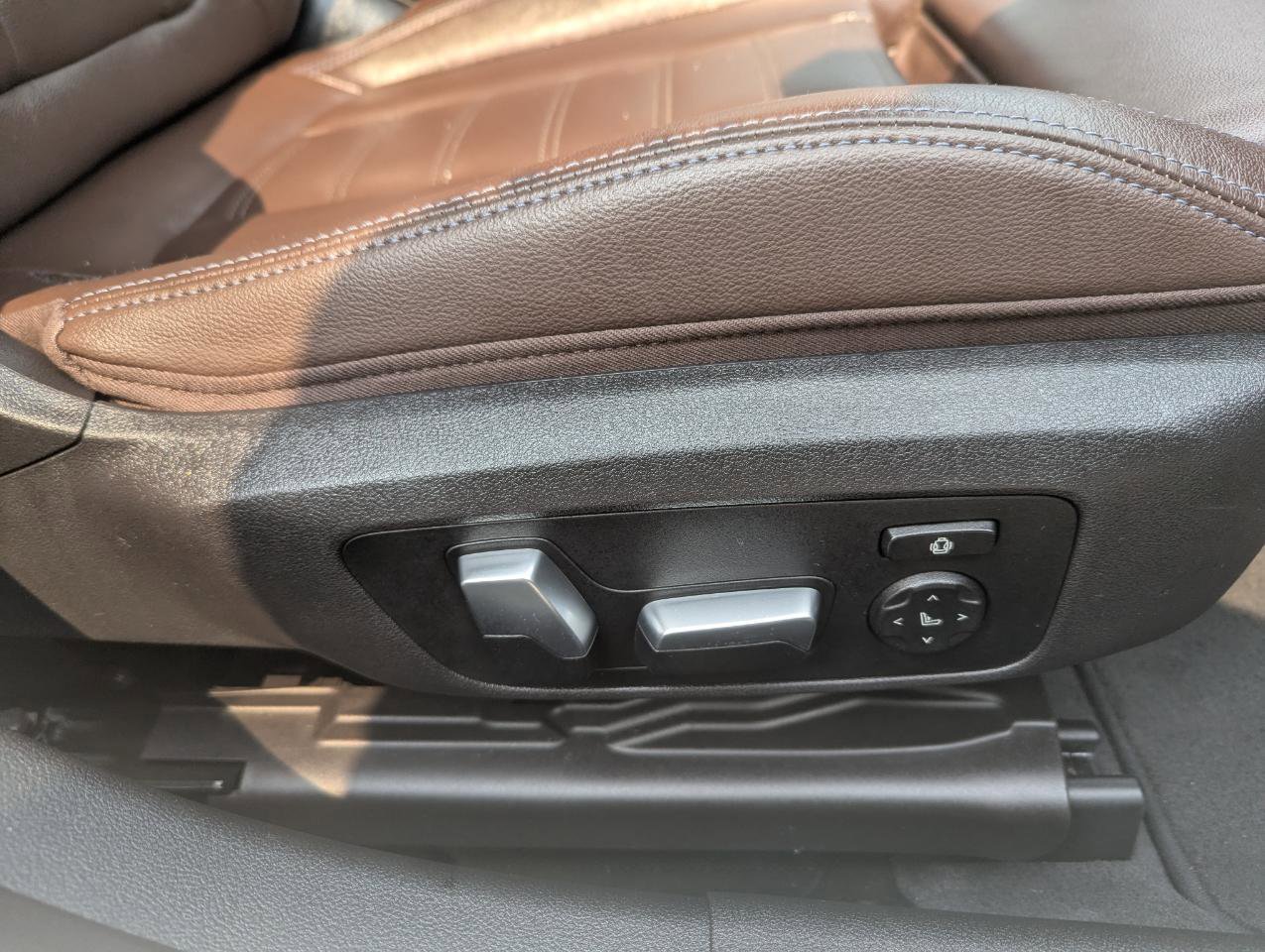 Used 2020 BMW 330i xDrive Sedan w/ Premium Package image 42