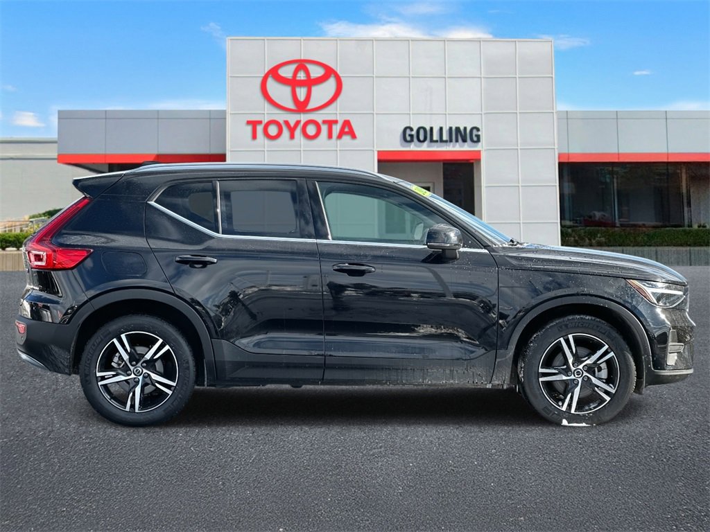 Used 2025 Volvo XC40 B5 Core image 6