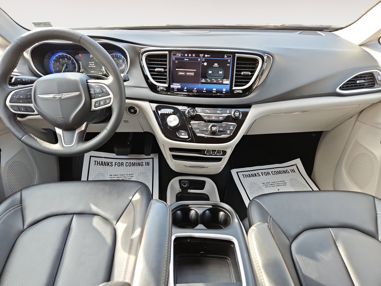 Used 2024 Chrysler Pacifica Touring-L image 10