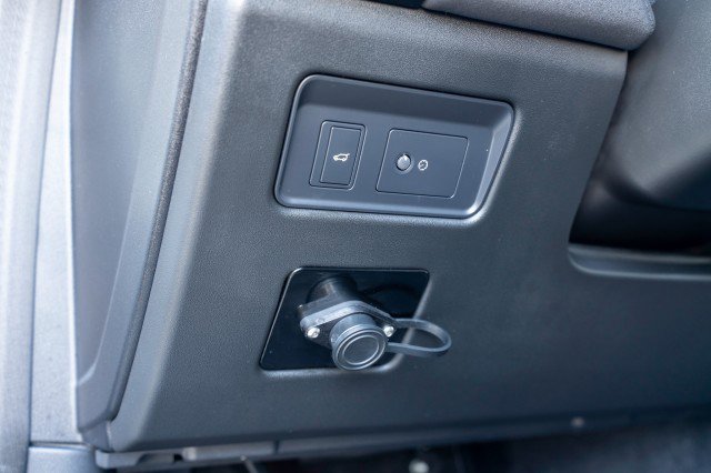 Used 2020 Land Rover Discovery HSE image 65