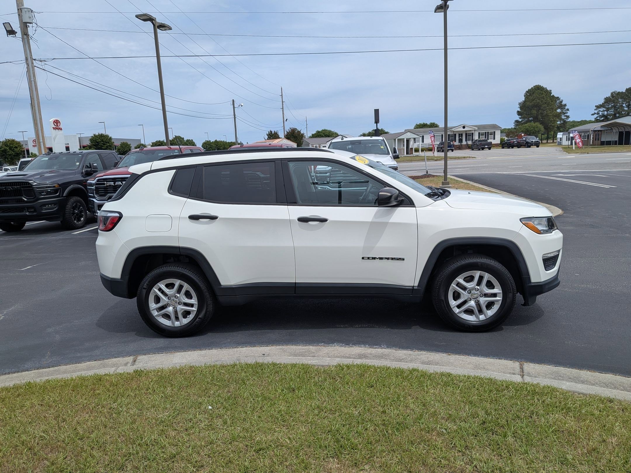 Used 2017 Jeep Compass Sport w/ Cold Weather Group AWD/4WD image 4
