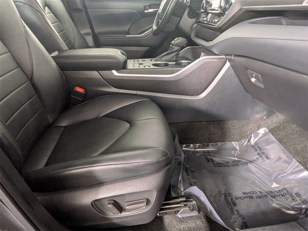 Used 2023 Toyota Highlander XLE image 31