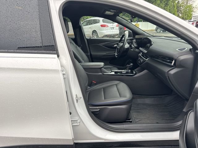 Used 2024 Buick Envista Sport Touring w/ Convenience I Package FWD image 27