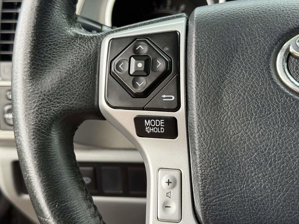 Used 2015 Toyota Sequoia SR5 AWD/4WD image 30