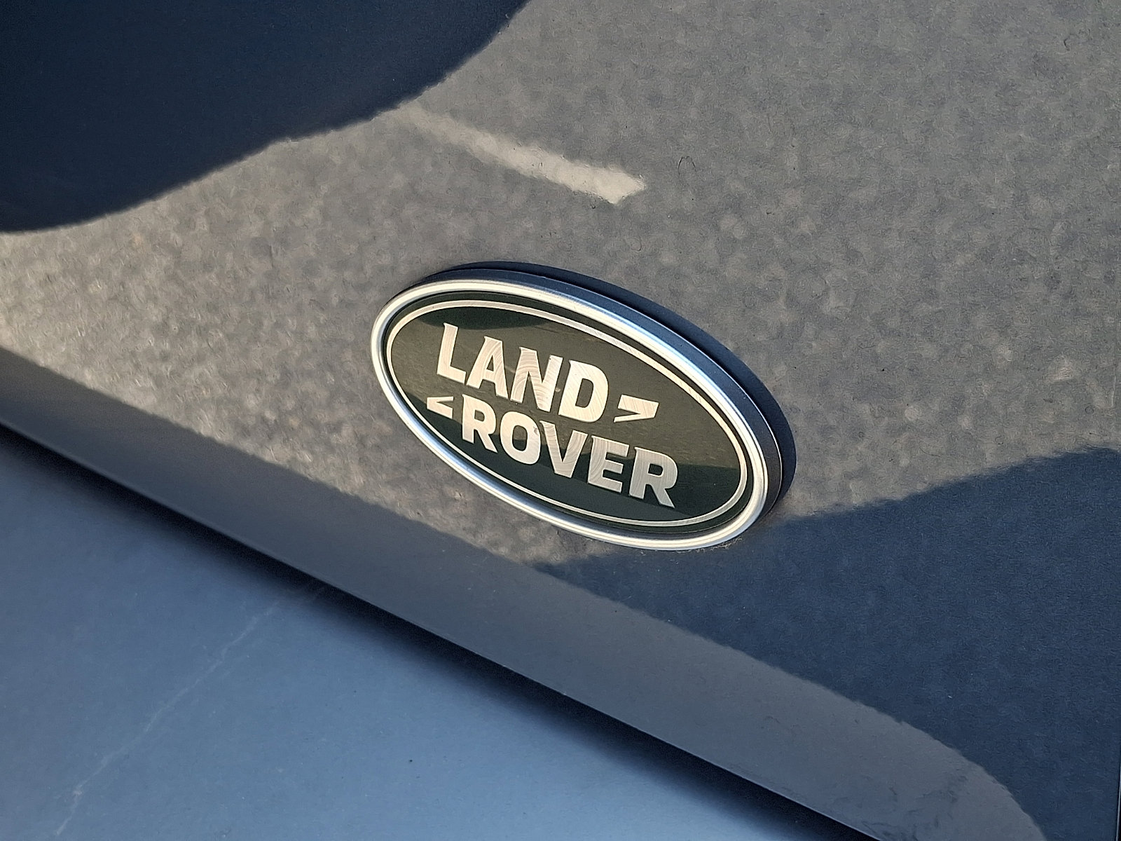 Used 2023 Land Rover Defender 110 SE image 30