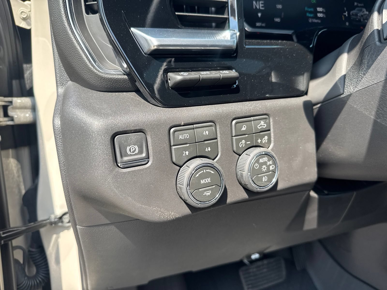 New 2026 Chevrolet Silverado 1500 High Country w/ Technology Package AWD/4WD image 21