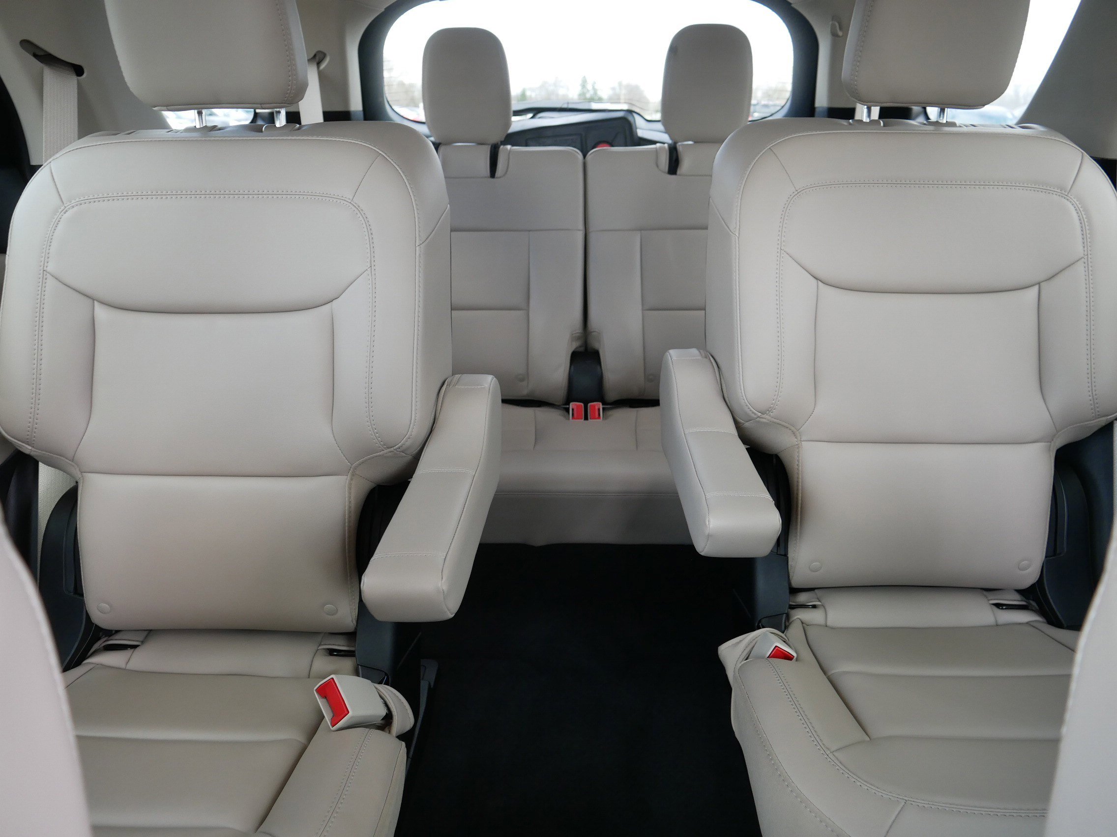 Used 2023 Ford Explorer XLT w/ Equipment Group 202A image 13