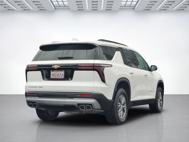 Used 2025 Chevrolet Traverse LT AWD/4WD image 4