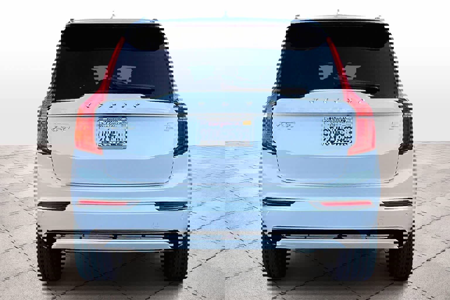 Used 2023 Volvo XC90 T8 Ultimate w/ Protection Package Premier image 7