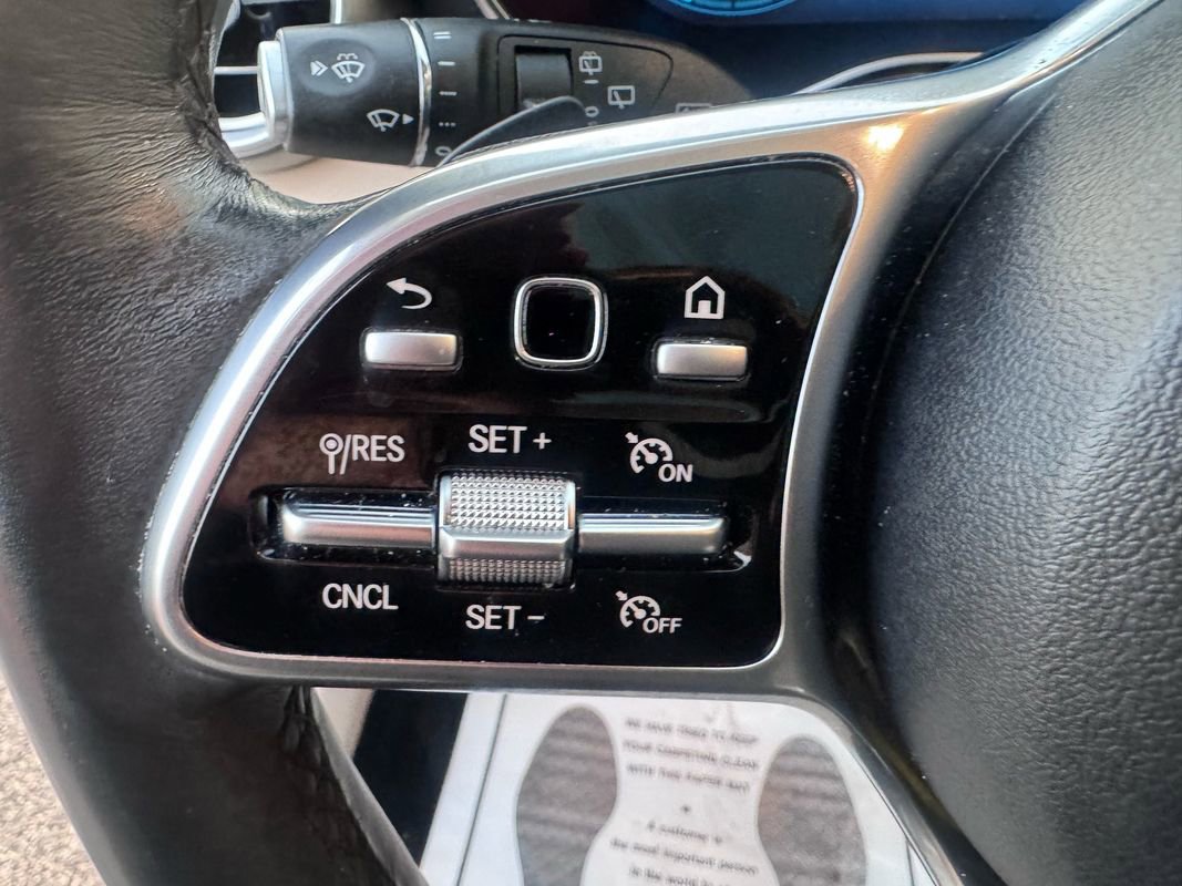 Used 2020 Mercedes-Benz GLC 300 4MATIC w/ Exterior Lighting Package image 19