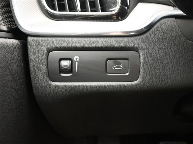 Used 2022 Volvo XC60 B6 R-Design w/ Protection Package Premier image 27