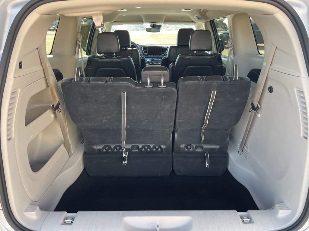 Used 2024 Chrysler Pacifica Touring-L image 23