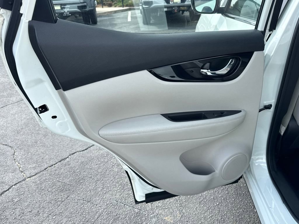 Used 2022 Nissan Rogue Sport SL image 22