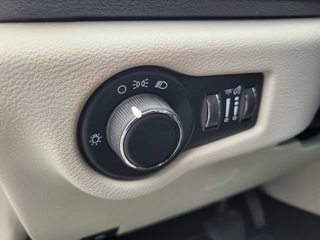 Used 2018 Chrysler Pacifica LX image 17