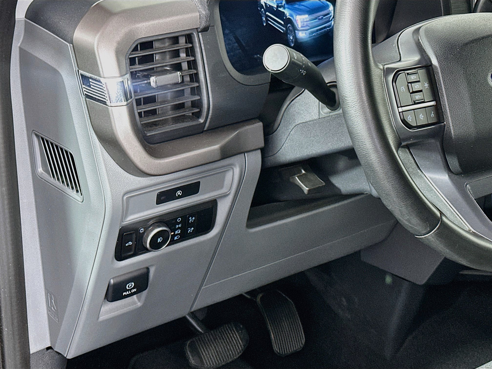 Used 2025 Ford F150 XLT w/ Equipment Group 301A Standard RWD image 17