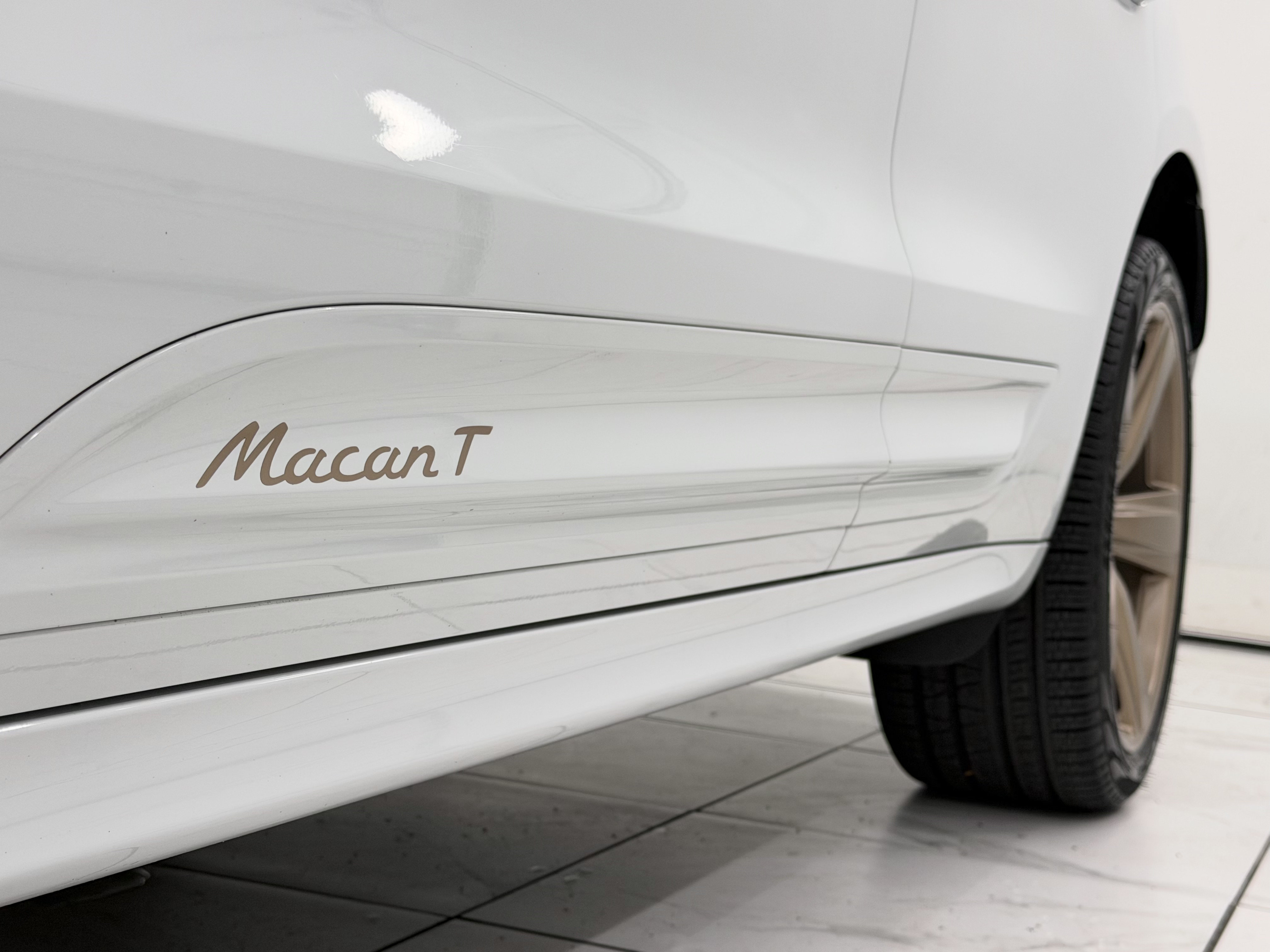 Certified 2023 Porsche Macan Turbo AWD/4WD image 20