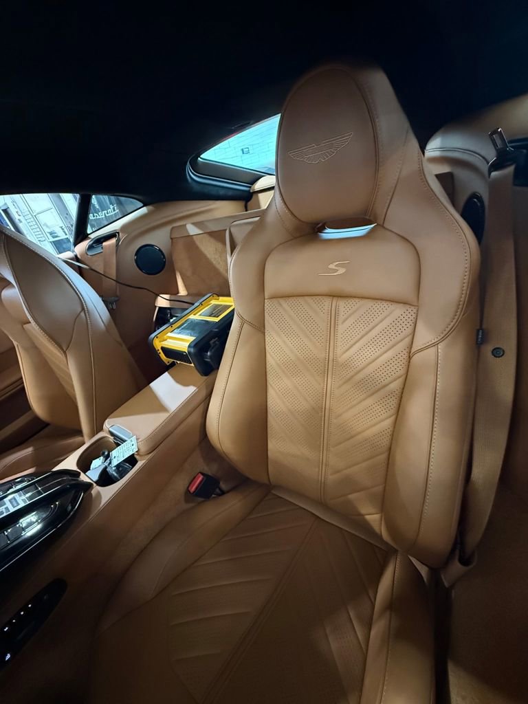 Used 2026 Aston Martin V8 Vantage S RWD image 5