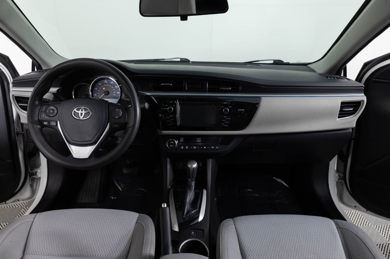 Used 2015 Toyota Corolla LE FWD image 32