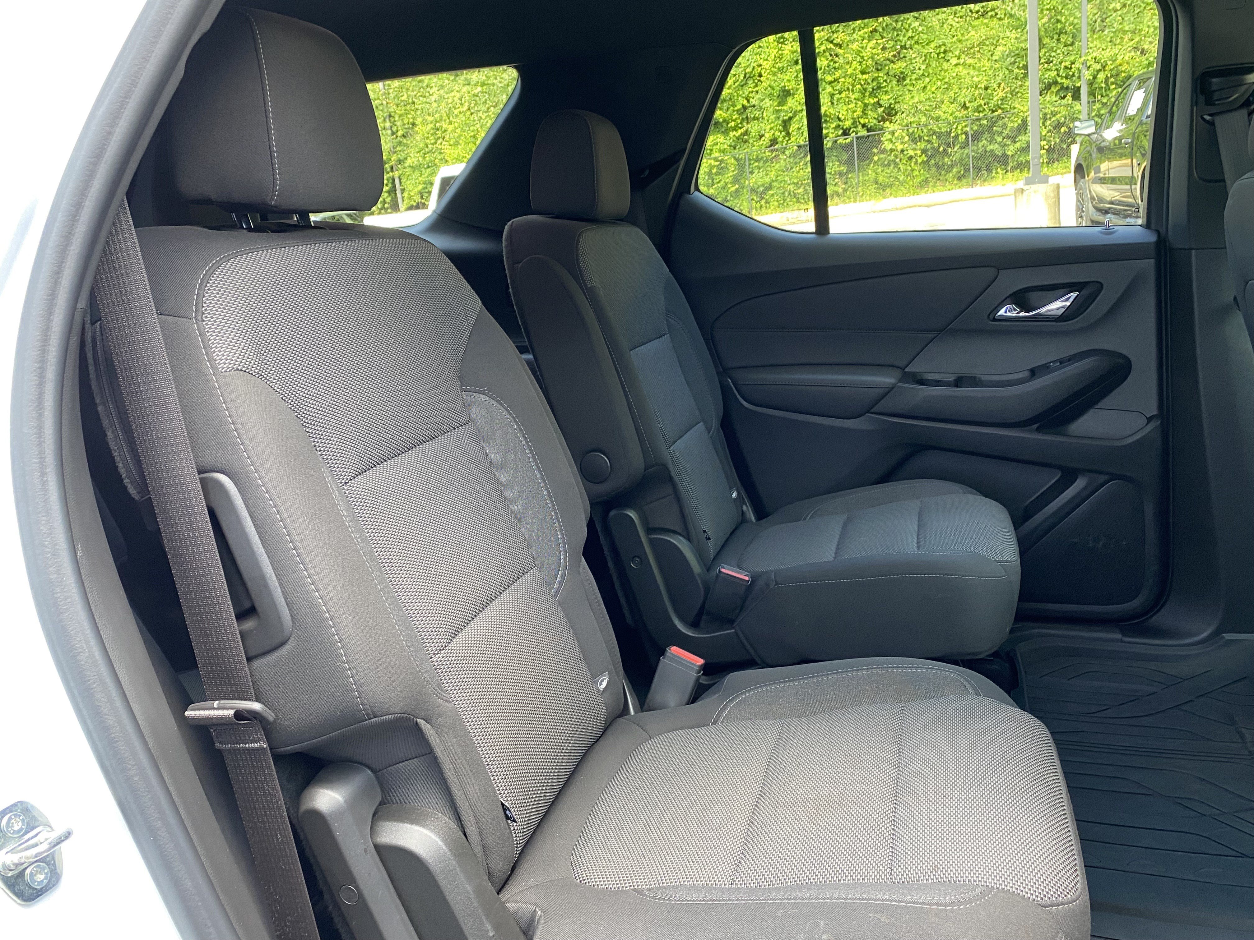 Used 2023 Chevrolet Traverse LT FWD image 34