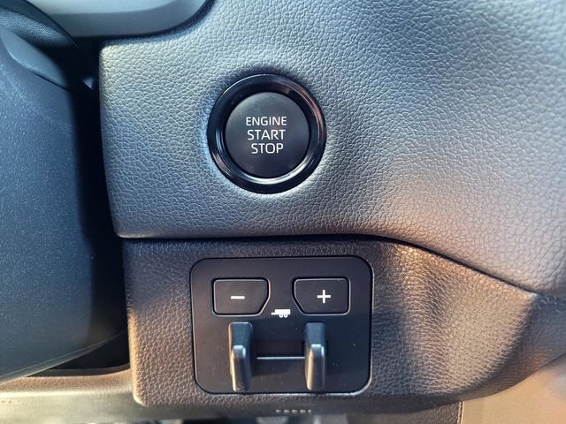 Used 2025 Toyota Tundra Limited AWD/4WD image 17