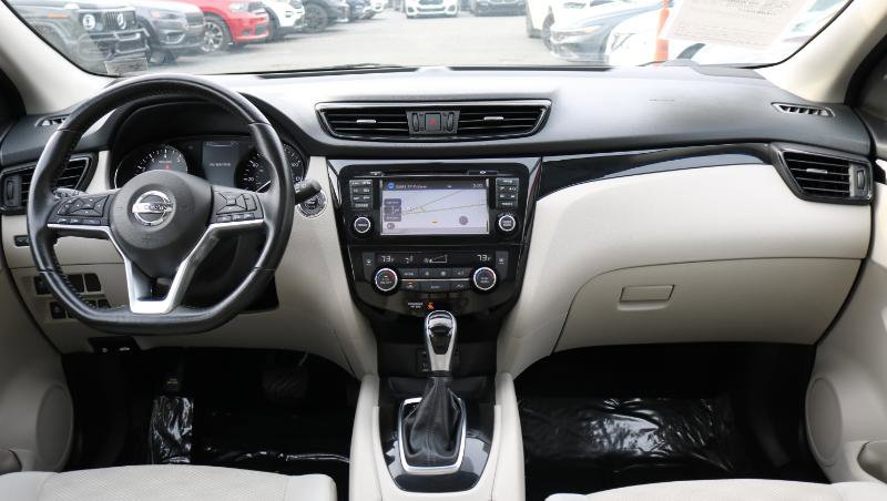 Used 2017 Nissan Rogue Sport SV w/ SV Premium Package image 20