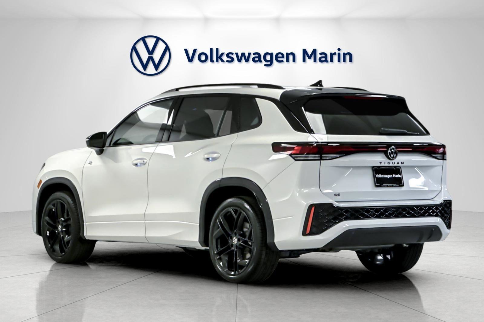 New 2026 Volkswagen Tiguan SE R-Line image 3