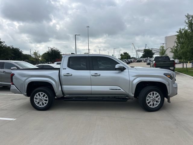 Used 2025 Toyota Tacoma SR5 AWD/4WD image 2
