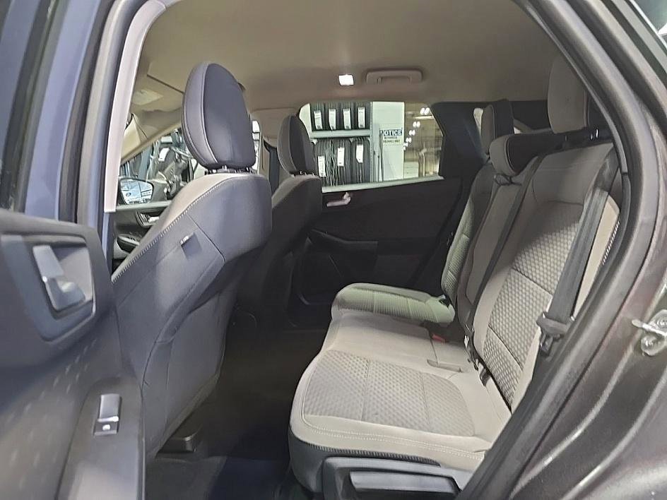 Used 2020 Ford Escape SE image 27