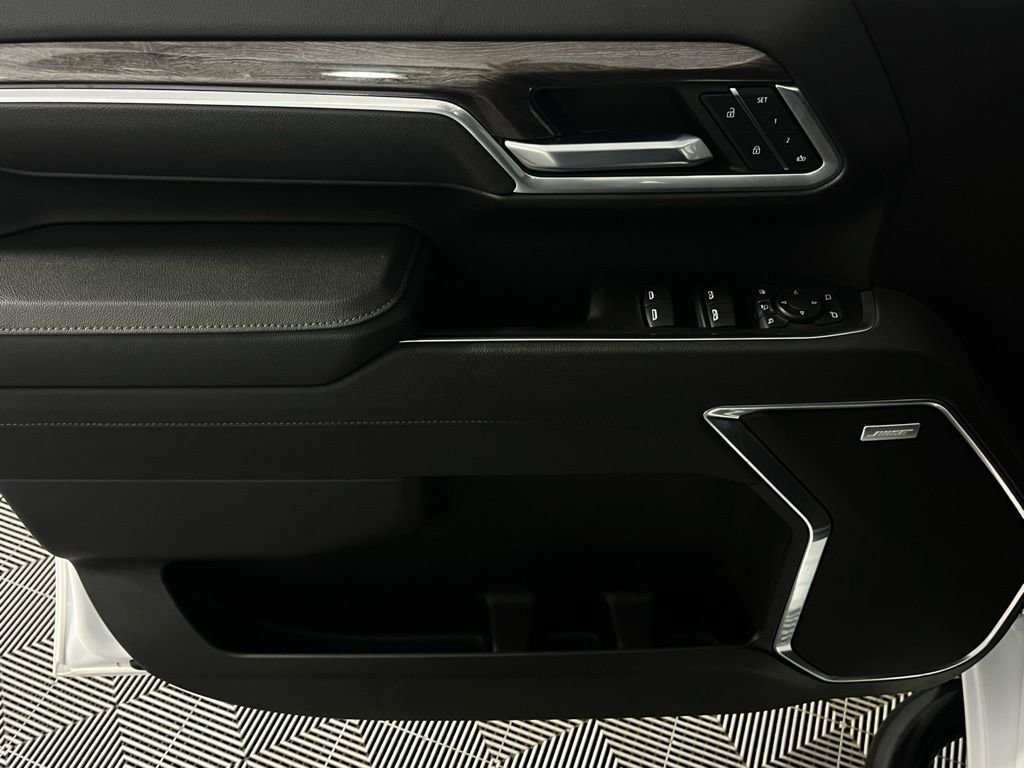 Used 2025 Chevrolet Silverado 2500 LTZ w/ LTZ Convenience Package image 26