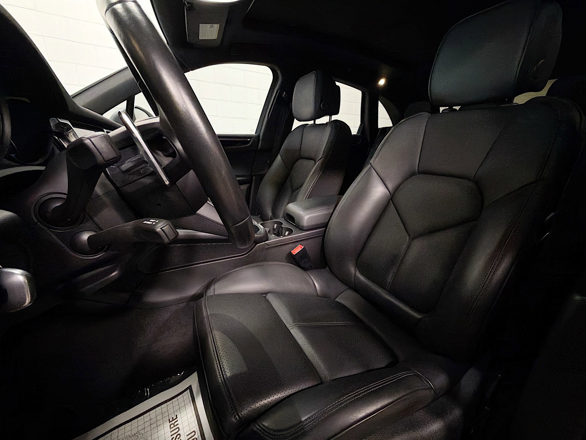 Certified 2022 Porsche Macan S AWD/4WD image 5