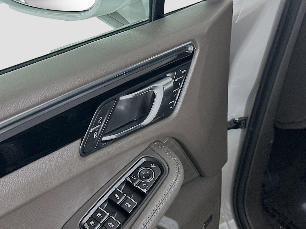 New 2026 Porsche Macan Turbo AWD/4WD image 20