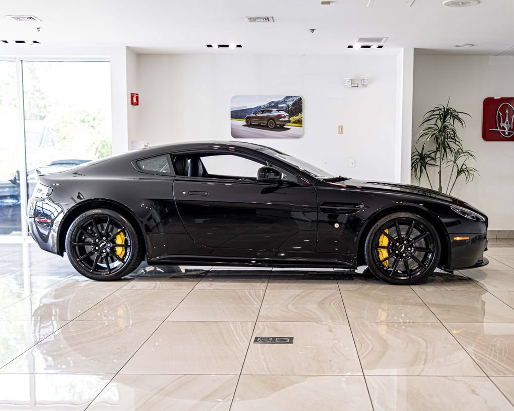 Used 2017 Aston Martin V12 Vantage S RWD image 9