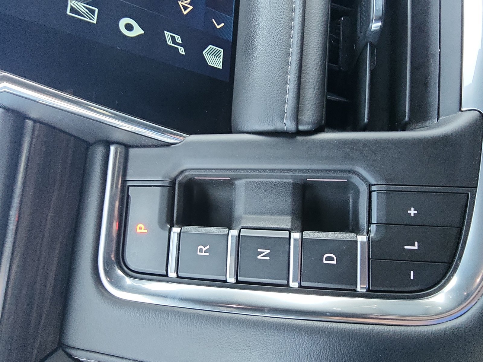 Used 2024 Chevrolet Suburban LT AWD/4WD image 19