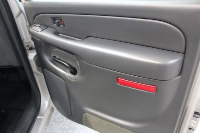 Used 2005 Chevrolet Silverado 2500 W/T w/ Skid Plate Package AWD/4WD image 20