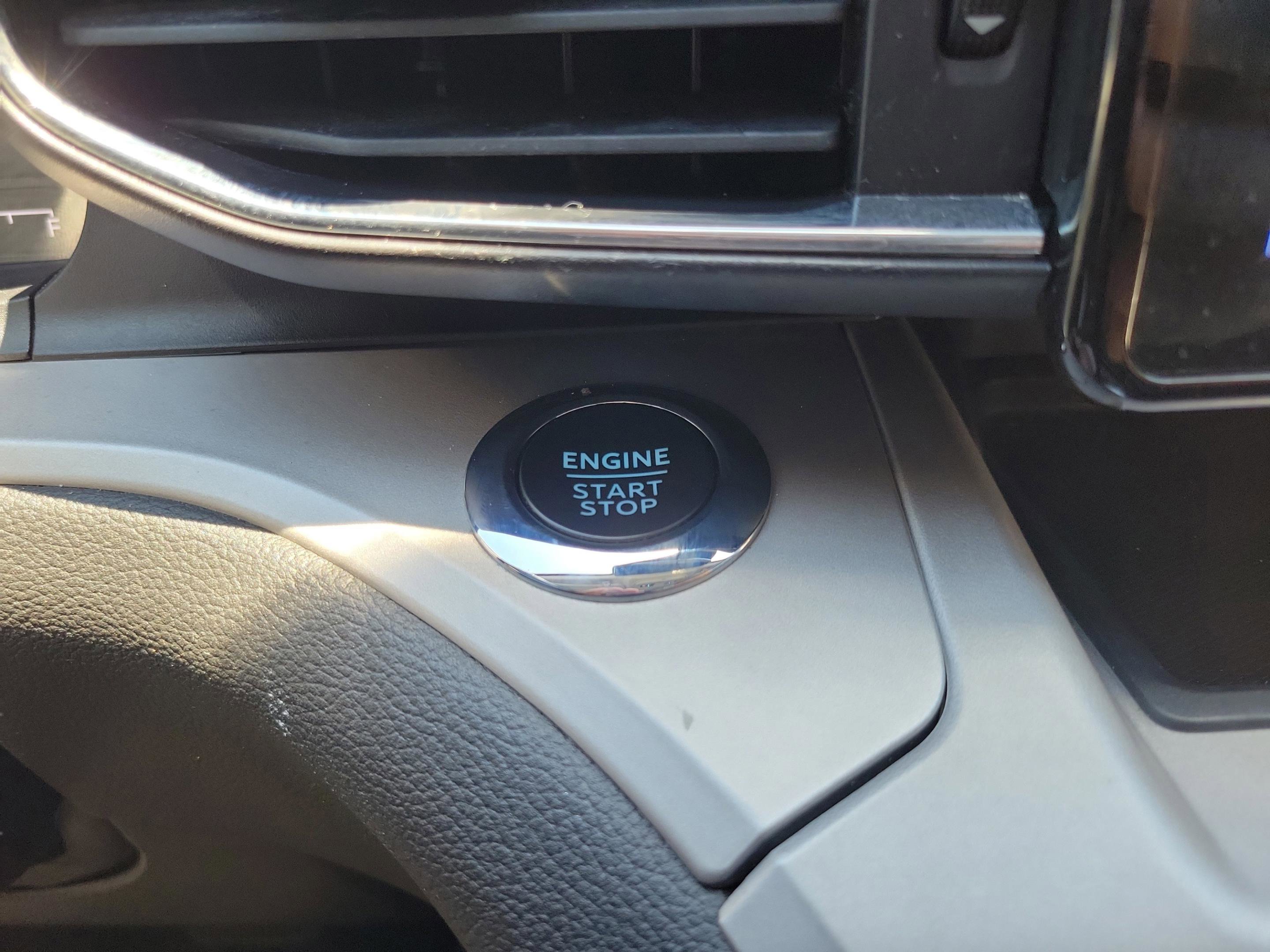 Used 2023 Ford Explorer XLT w/ Equipment Group 202A RWD image 29