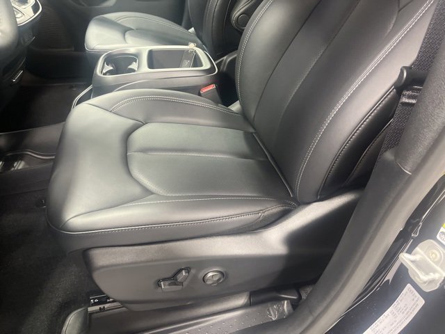 New 2025 Chrysler Voyager LX image 7