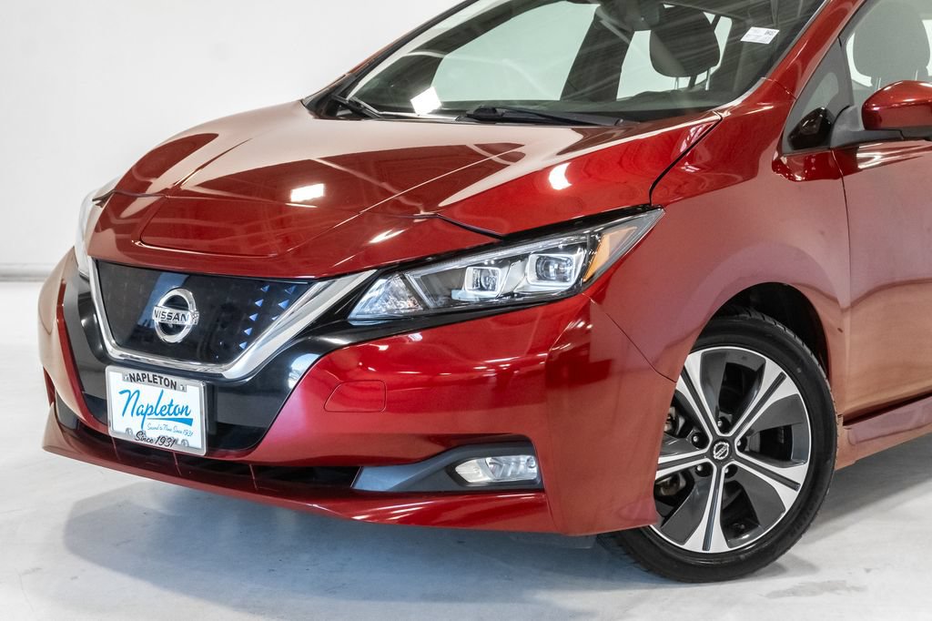Used 2020 Nissan Leaf SV w/ SV Technology Package FWD image 2