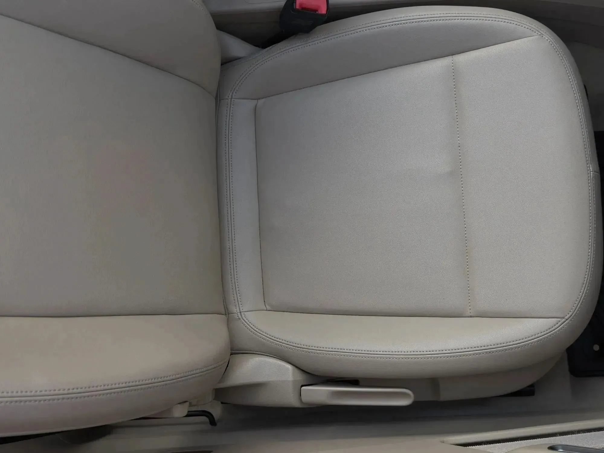 Used 2013 Volkswagen Beetle TDI FWD image 28