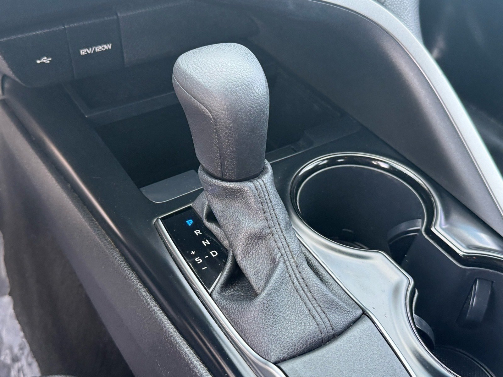 Used 2020 Toyota Camry LE w/ Carpet Mat Package FWD image 25