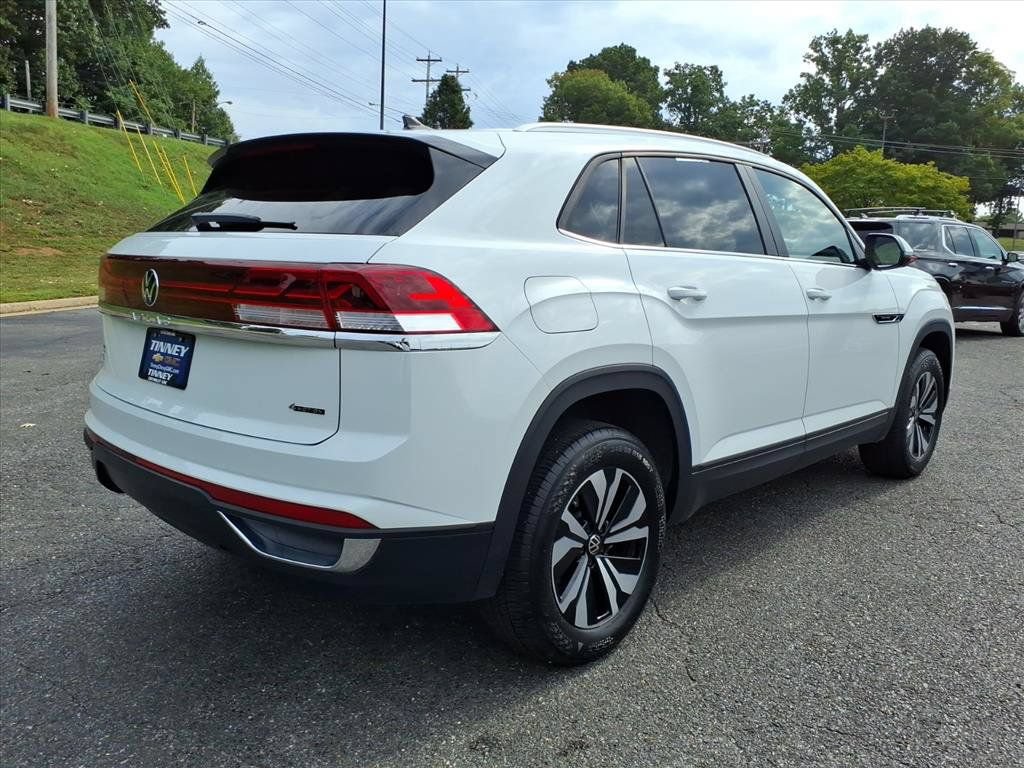 Used 2025 Volkswagen Atlas Cross Sport SE AWD/4WD image 3