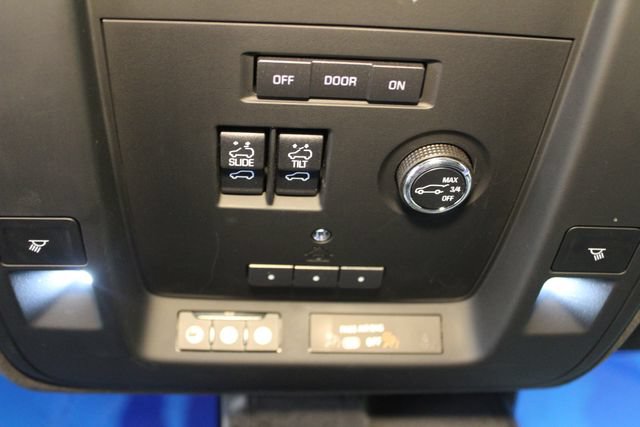 Used 2018 Cadillac Escalade Platinum AWD/4WD image 32