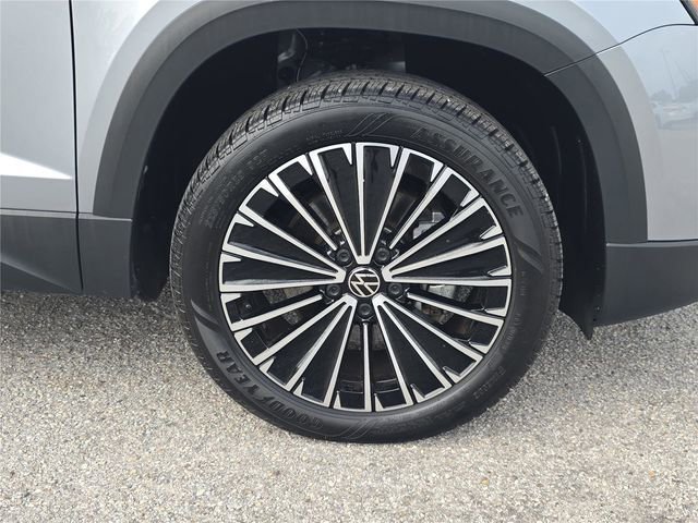 Used 2025 Volkswagen Taos SE FWD image 3