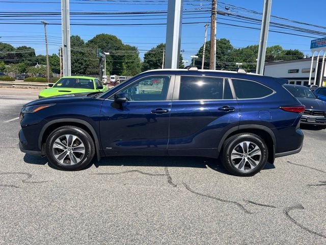 Used 2023 Toyota Highlander XLE AWD/4WD image 6