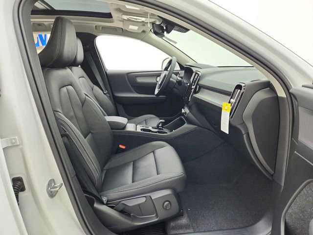 New 2025 Volvo XC40 B5 Core w/ Protection Package Premier image 22