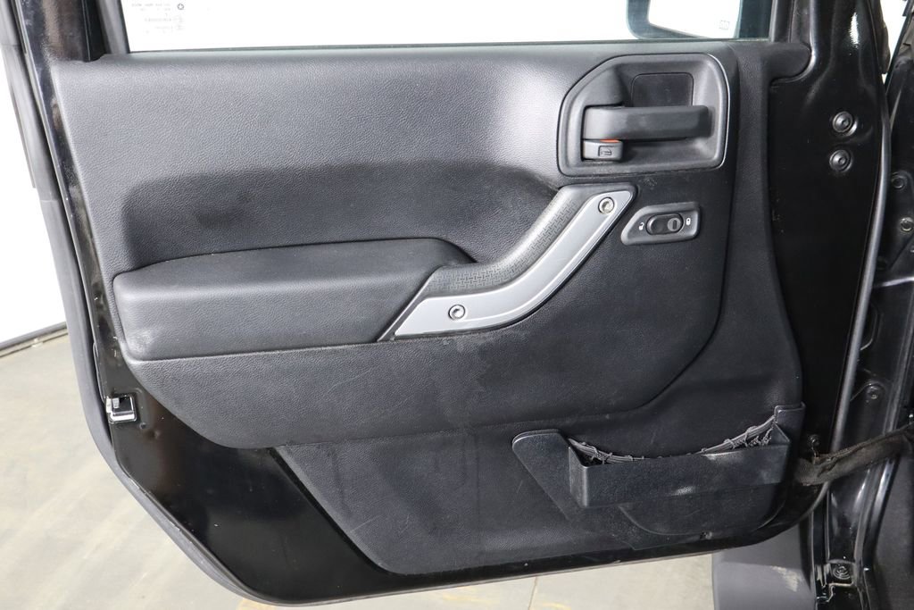 Used 2012 Jeep Wrangler Unlimited Sahara w/ Connectivity Group AWD/4WD image 19