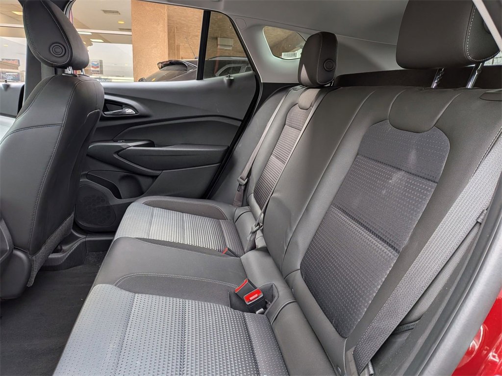 Used 2025 Chevrolet Trax LT w/ LT Convenience Package image 24