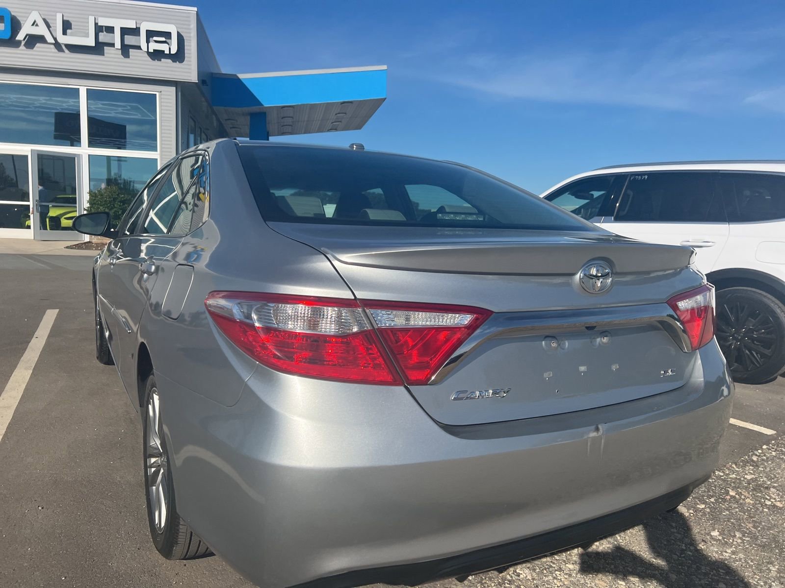 Used 2016 Toyota Camry SE w/ Moonroof Package image 14