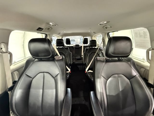 Used 2024 Chrysler Pacifica Touring-L AWD/4WD image 32