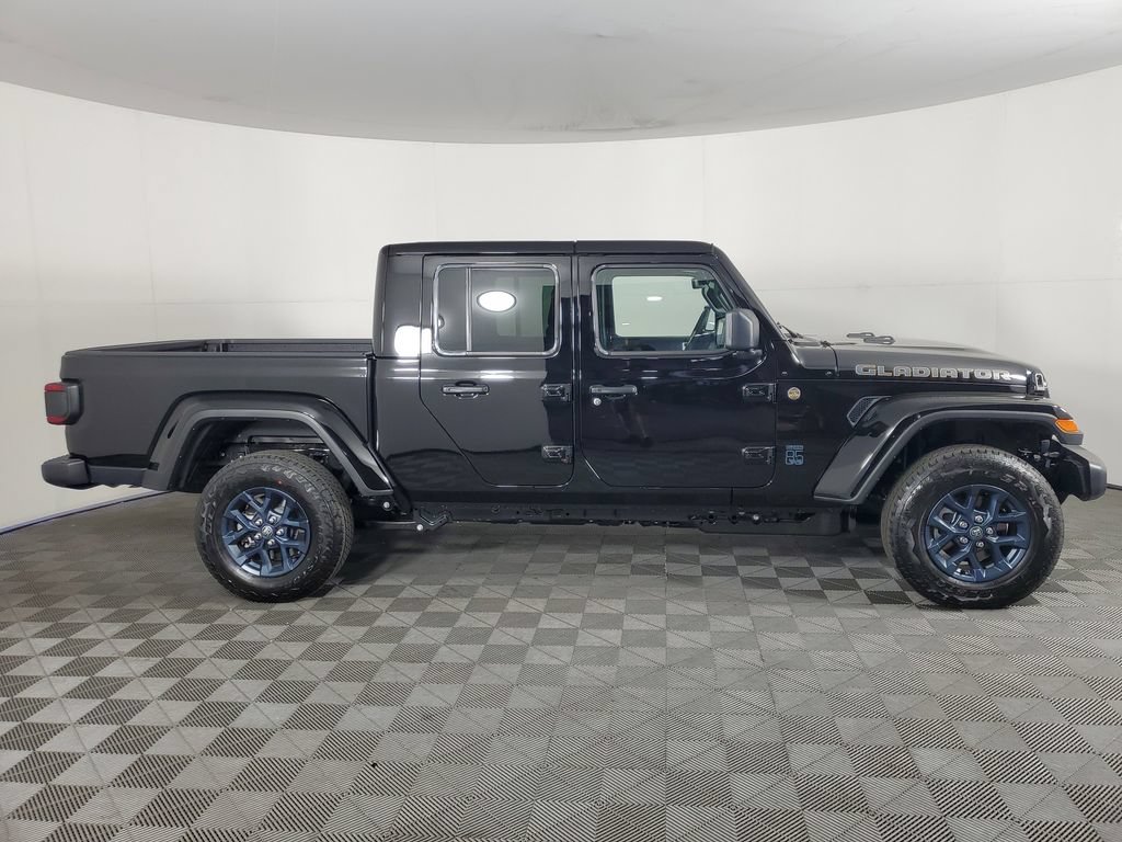 New 2026 Jeep Gladiator Sport AWD/4WD image 3