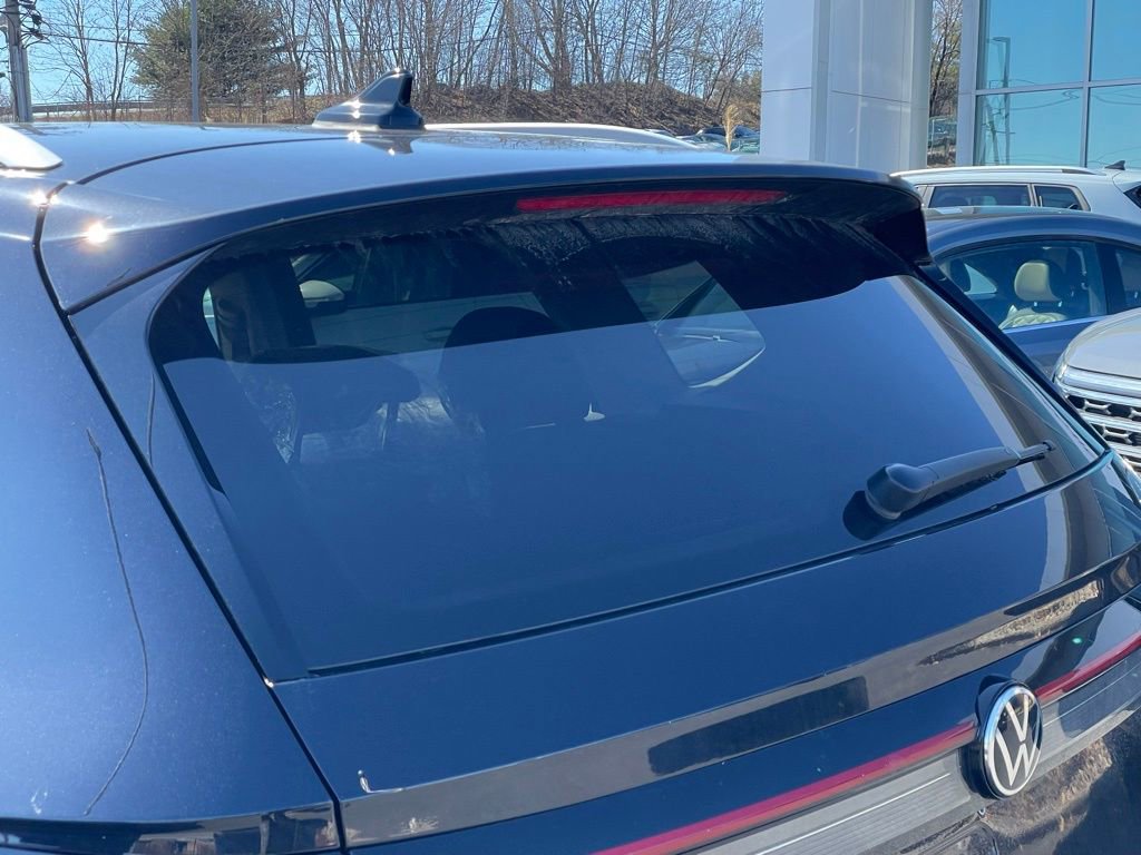 Certified 2025 Volkswagen Taos SE w/ Panoramic Sunroof Package image 28